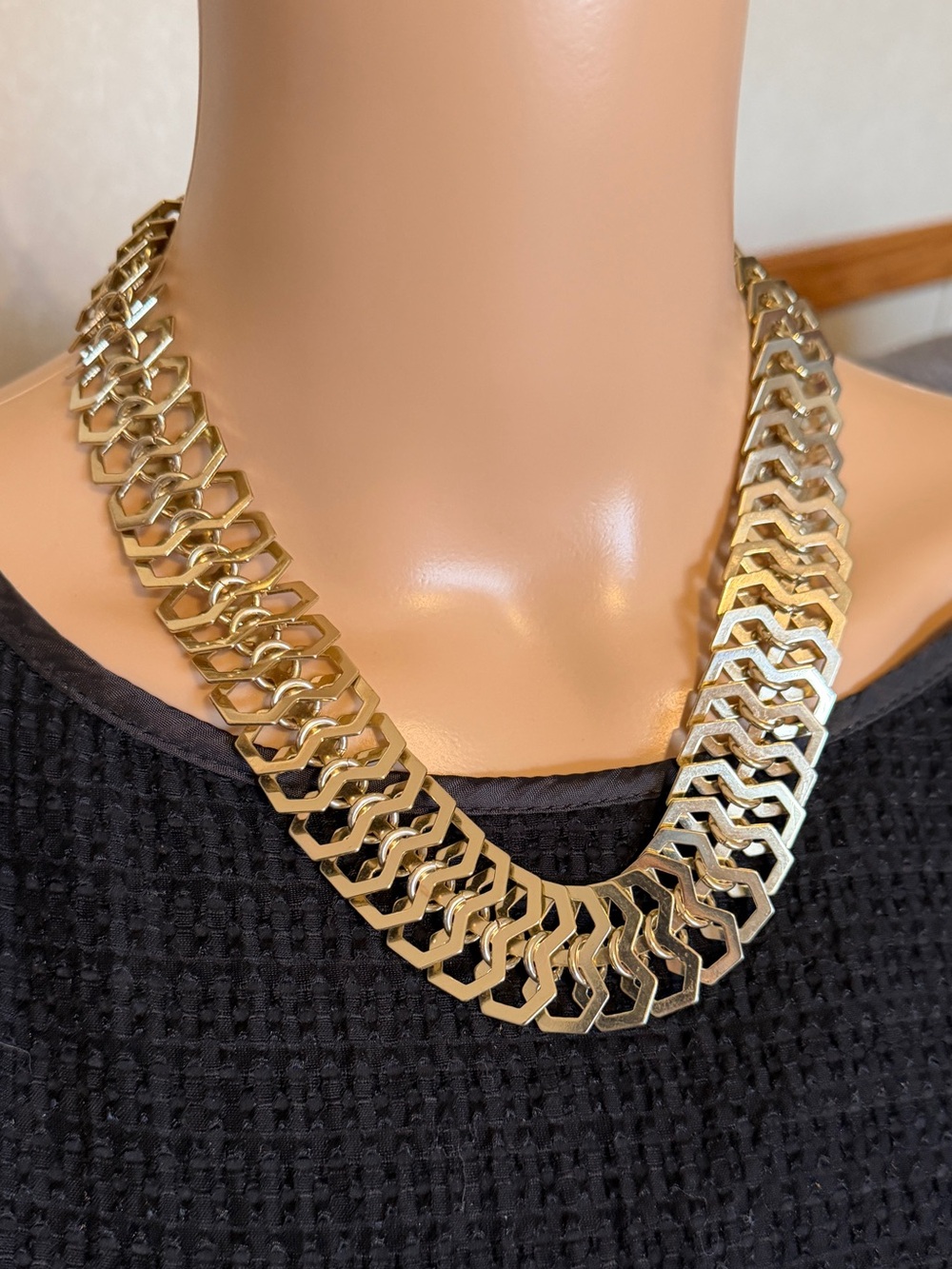 💚 $10 or 3 for $25💚Gold Linked Statement Collar Necklace.